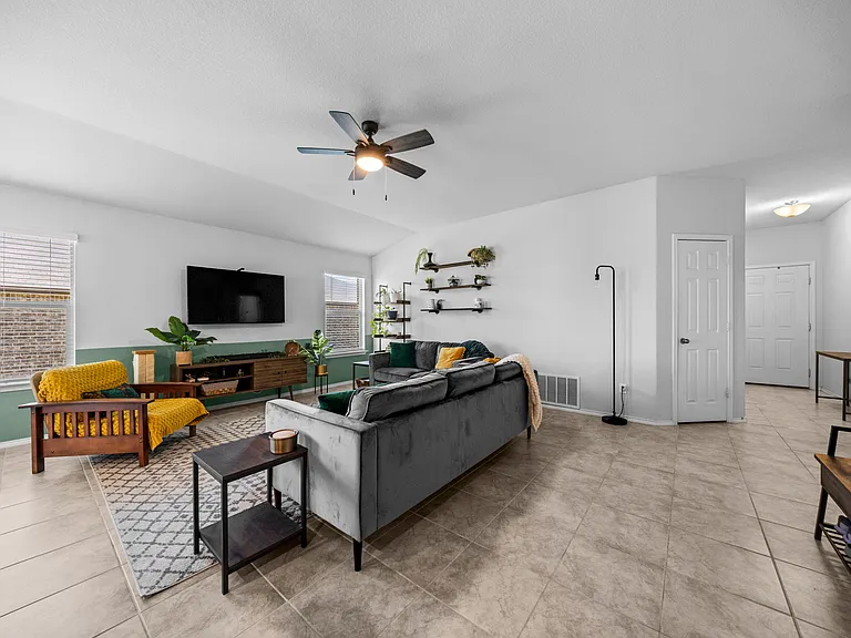 8402 Pleasant Trail Dr — Photo 12