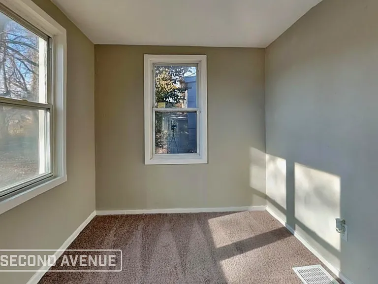 1967 Parallel Ave — Photo 11