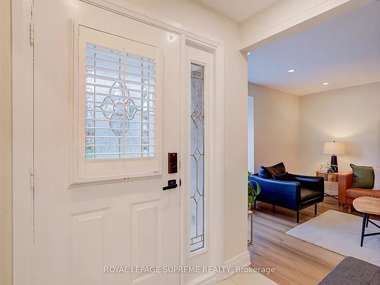 143 Voltarie Cres #UPPER — Photo 2