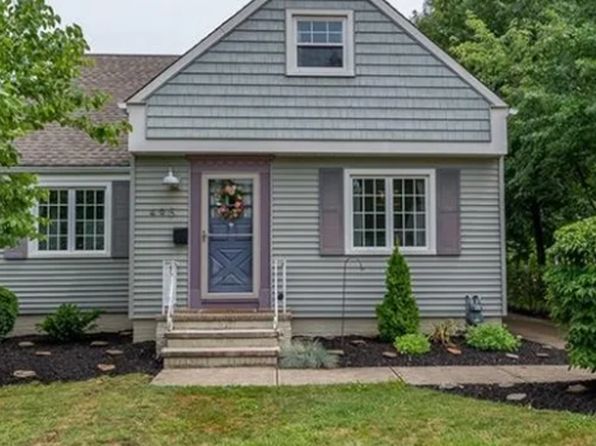 495 Parkside Dr