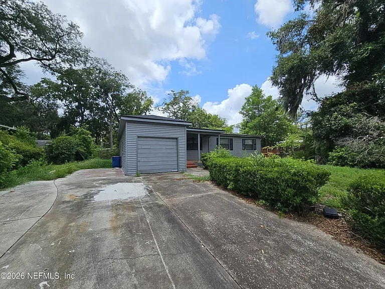 11226 Inez Dr — Photo 4