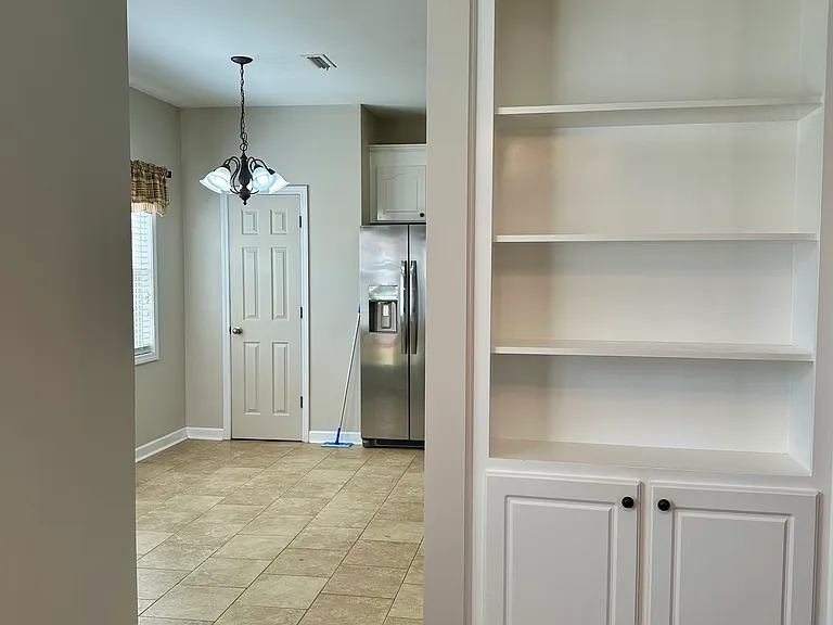 215 Ontario Dr — Photo 6