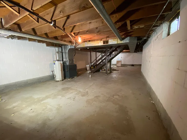 Full-size basement with washer & dryer