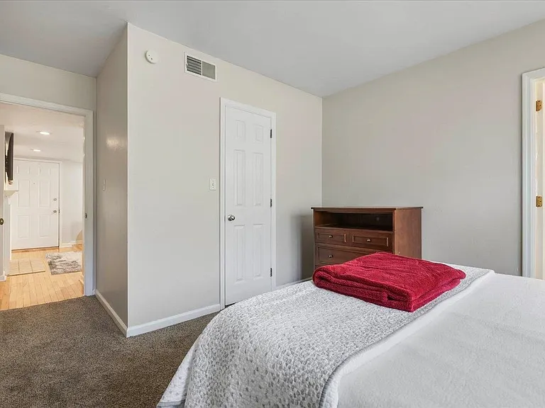 517 E Jefferson St #45 — Photo 22