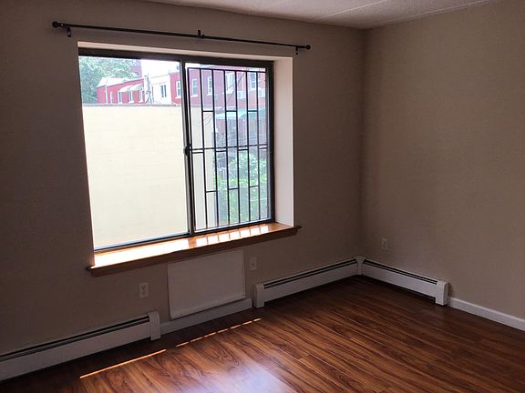 4th image of 1910 Avenue V #2000