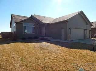 304 N Perry Ln, Harrisburg, SD 57032