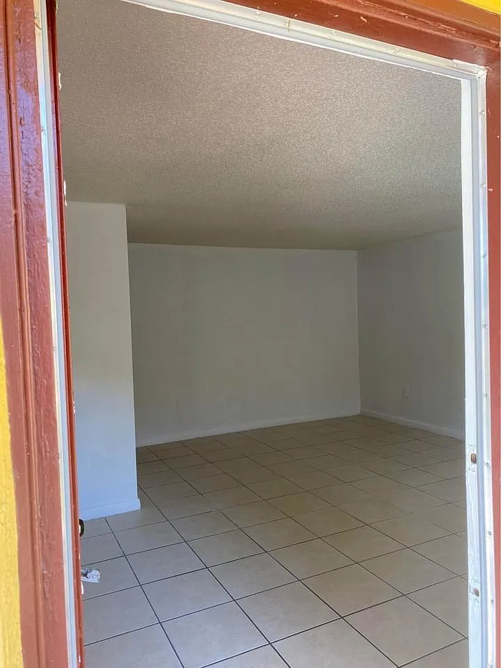 733 McDougall Ct — Photo 2