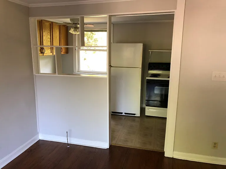 2137 Chesterfield Ave #C — Photo 1
