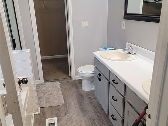 5th image of 3185 Kings Glen Trl