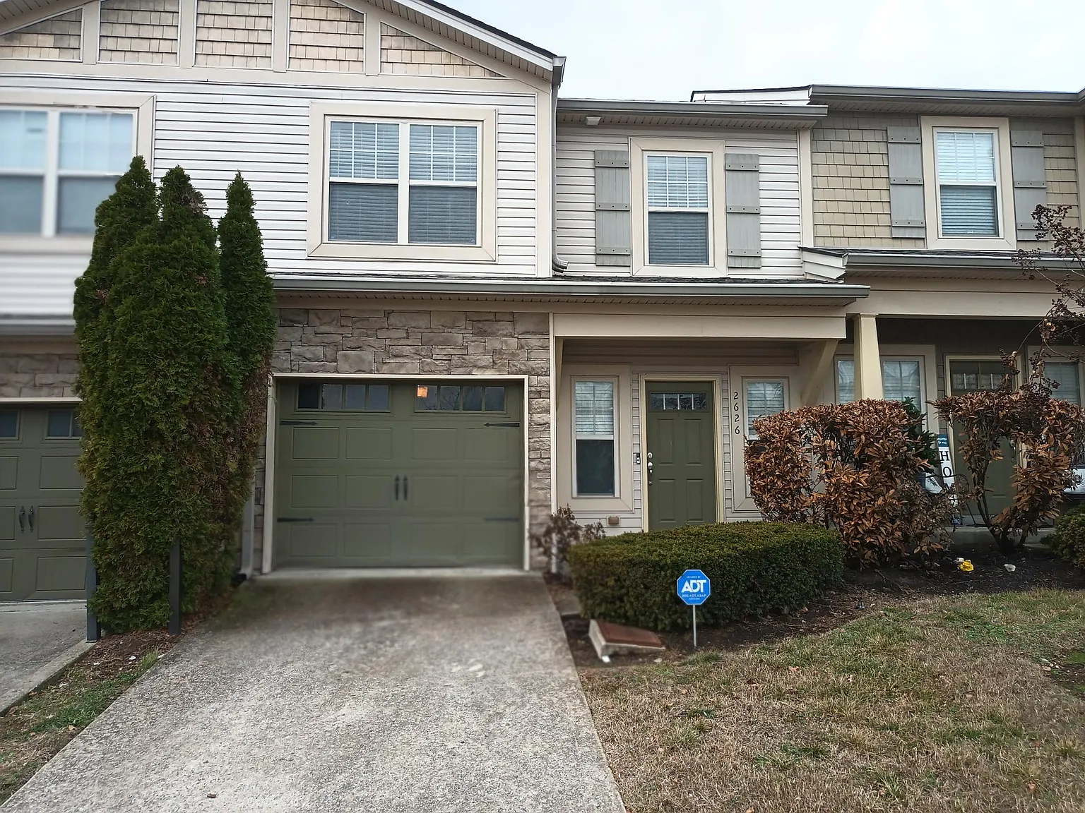 2 bed, 2.5 bath, 1761 sqft, $1,900 — Photo 1