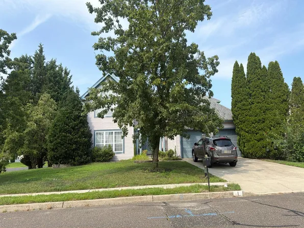 1 Whitehaven Dr, Lumberton, NJ 08048