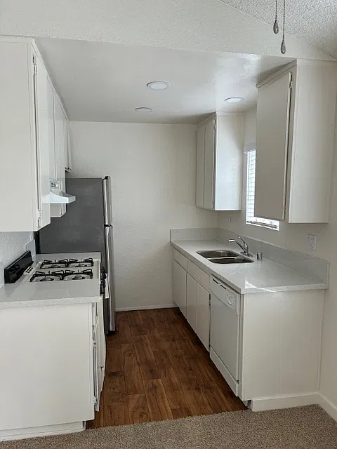2 bed, 825 sqft, $2,545 — Photo 4