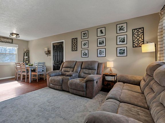 5th image of 426 Ridgemere Way