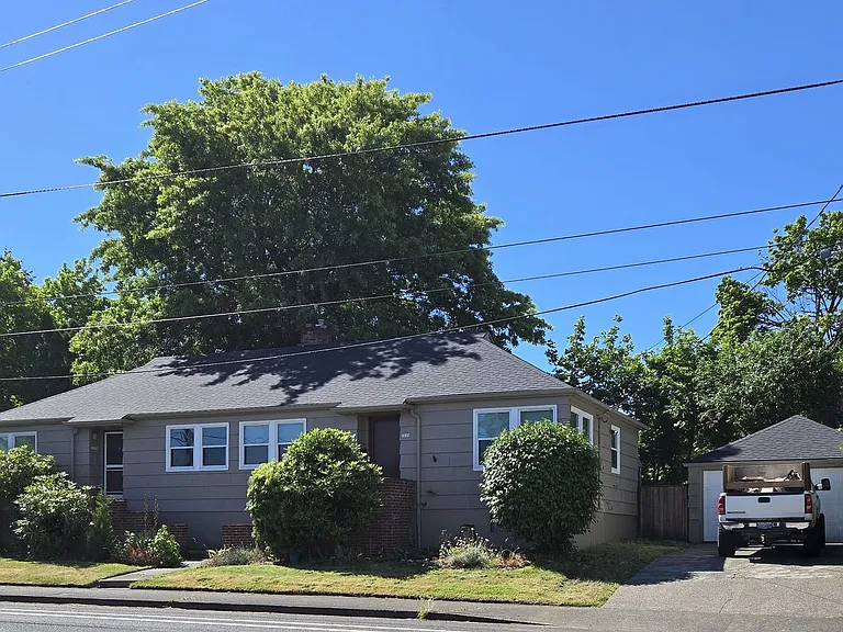 7020 NE Halsey St — Photo 3