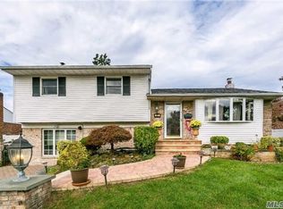 35 Colony Ln, Syosset, NY 11791