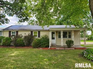 1215 11th St, Silvis, IL 61282