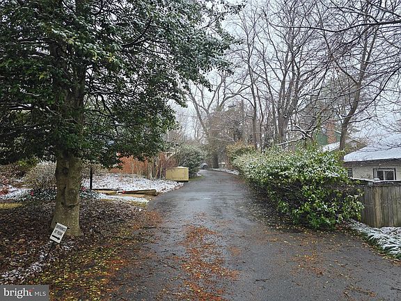 2nd image of 1608 Chain Bridge Rd