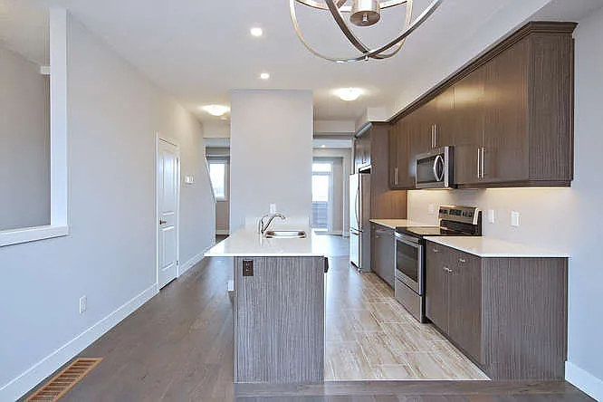 2070 Meadowgate Boulevard London — Photo 4