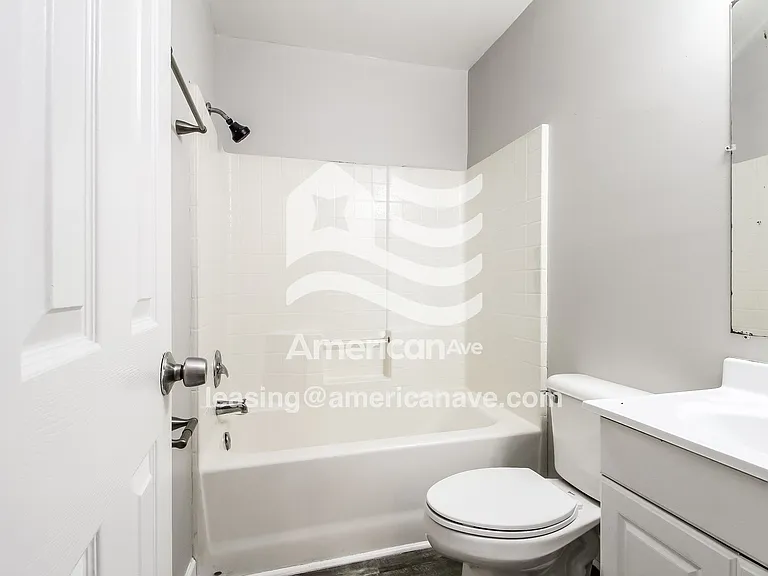 5663_014_bathroom_14.jpg