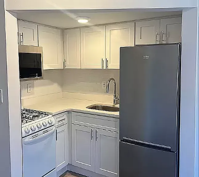 1582 York Ave #2D — Photo 2