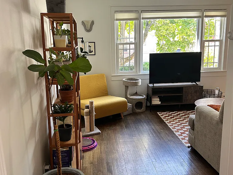 38 Glenwood Blvd — Photo 3