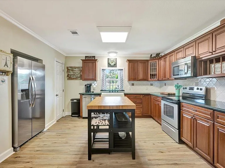 683 Water View Dr — Photo 17
