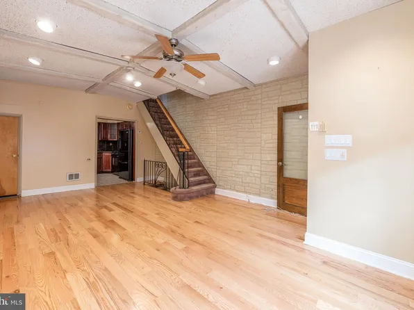 2412 S Watts St, Philadelphia, PA 19148