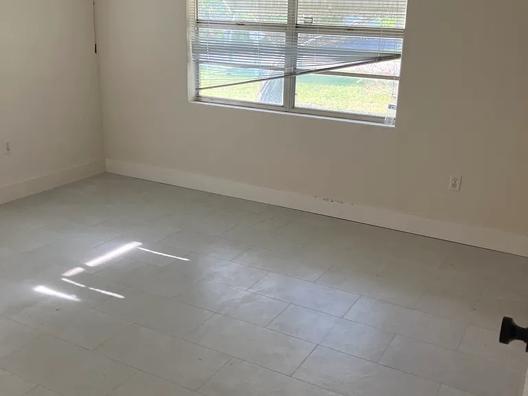 1449 Collins Rd — Photo 13