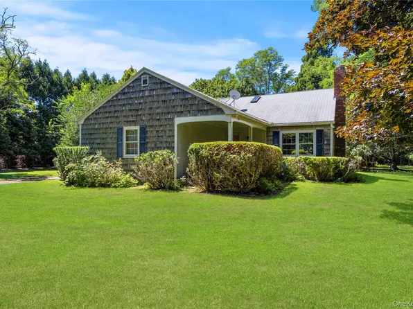 26 S Menantic Road, Shelter Island, NY 11964
