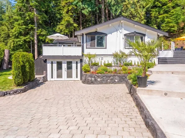 3870 Emerald Dr, North Vancouver, BC V7R 3B8