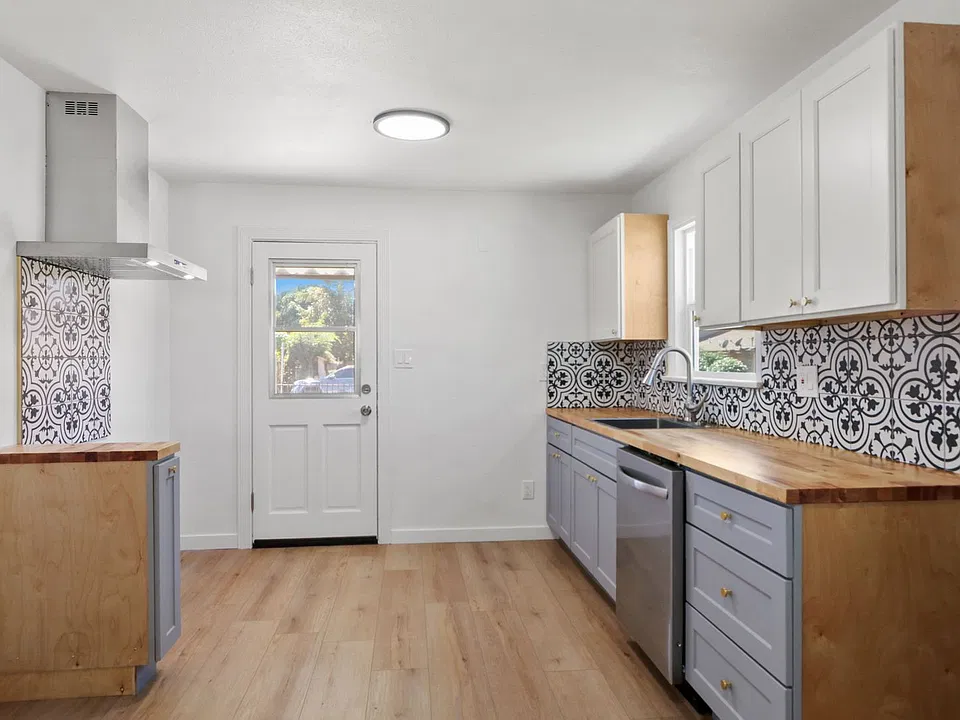 12113 Ferris Rd