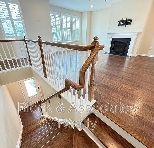 537 Austin View Blvd — Photo 9
