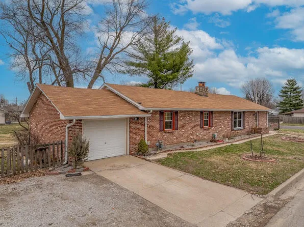 1521 S Benton Ave, Marshall, MO 65340