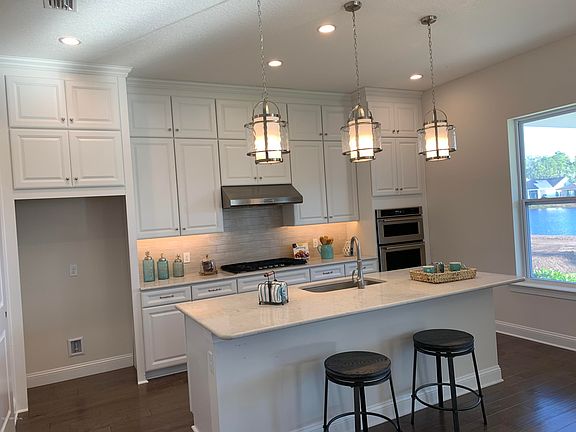 4th image of 401 Park Bluff Cir