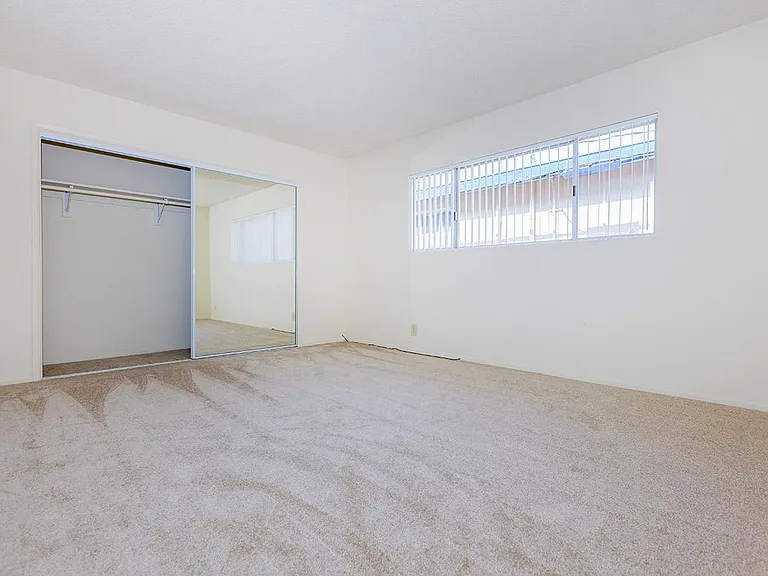 Emerald West Apartments — Photo 16