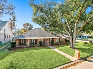2 Devereaux Dr, Destrehan, LA 70047