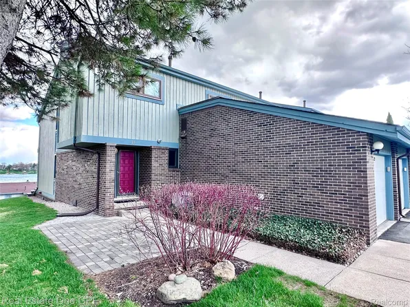1715 River Rd APT 22, Saint Clair, MI 48079