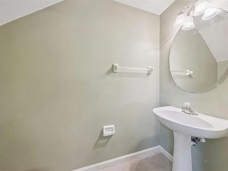 2561 Galliano Cir — Photo 10