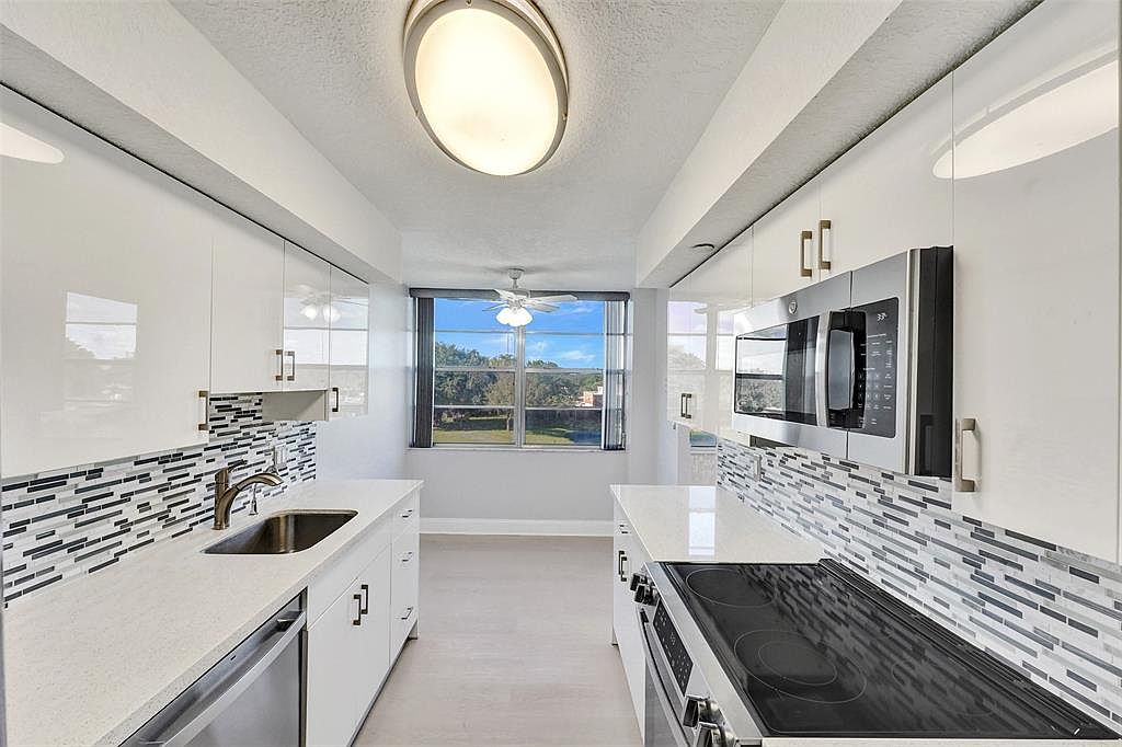 1000 Saint Charles Pl #305