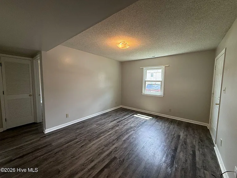 2310 Indian Dr #9 — Photo 3