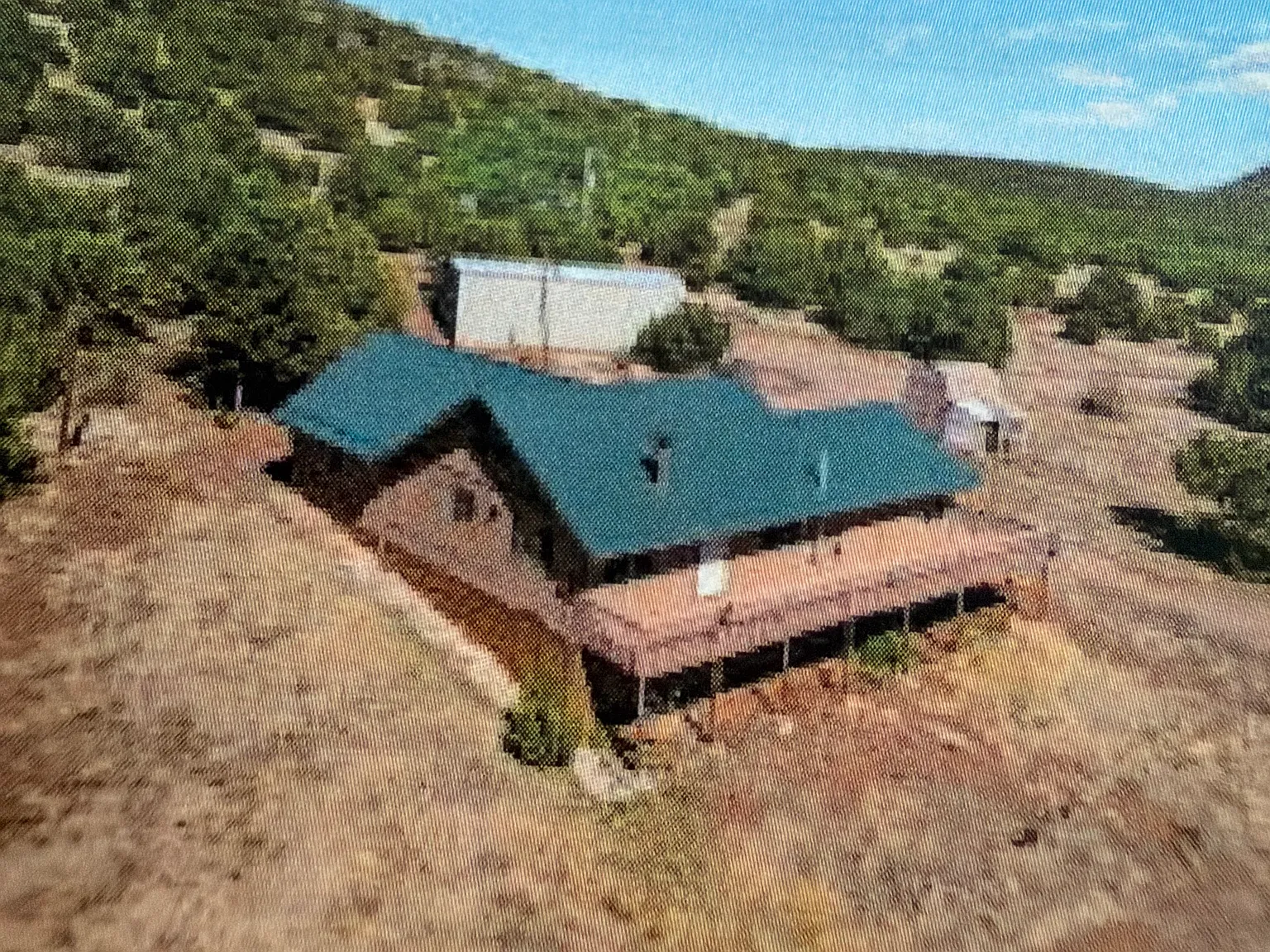 4 bed, 2500 sqft, $2,500 — Photo 2
