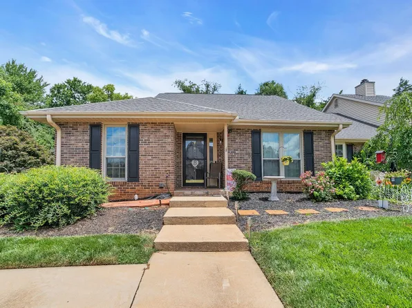 75 Forest Lake Dr, Simpsonville, SC 29681