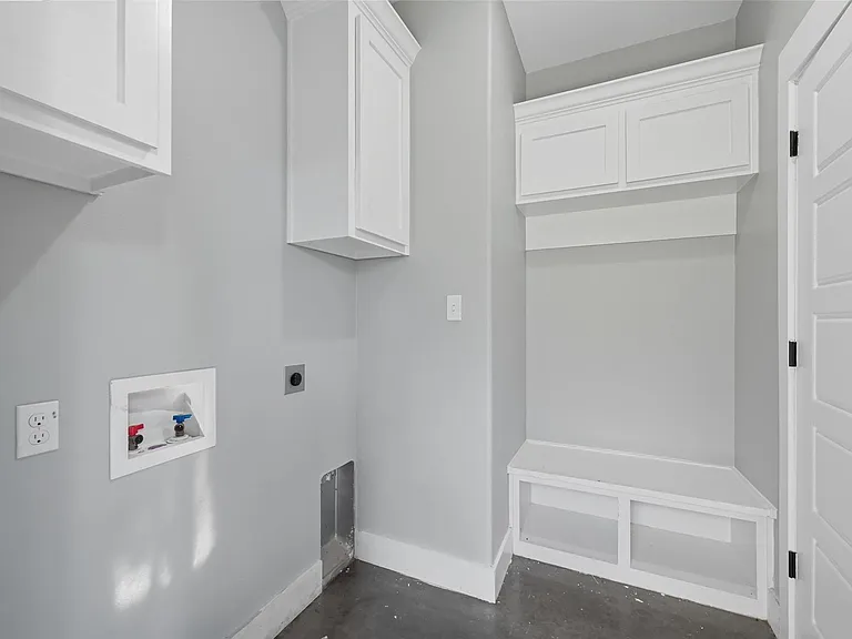 610 E Texas St — Photo 17