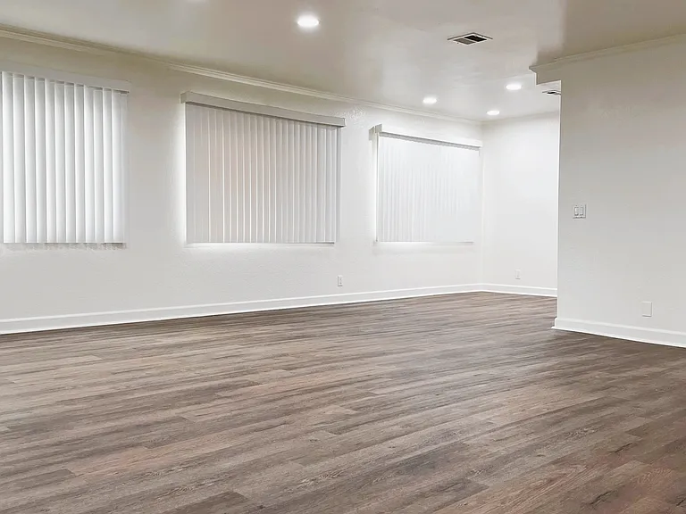 515 S Hobart Blvd #9 — Photo 8