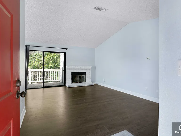 1504 Chelsea — Photo 4