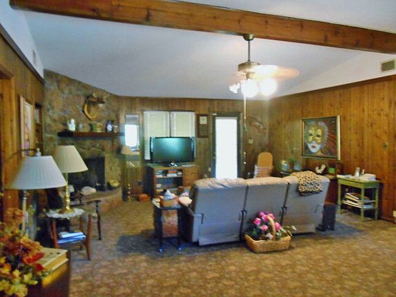 2nd image of 915 Clayton Dr