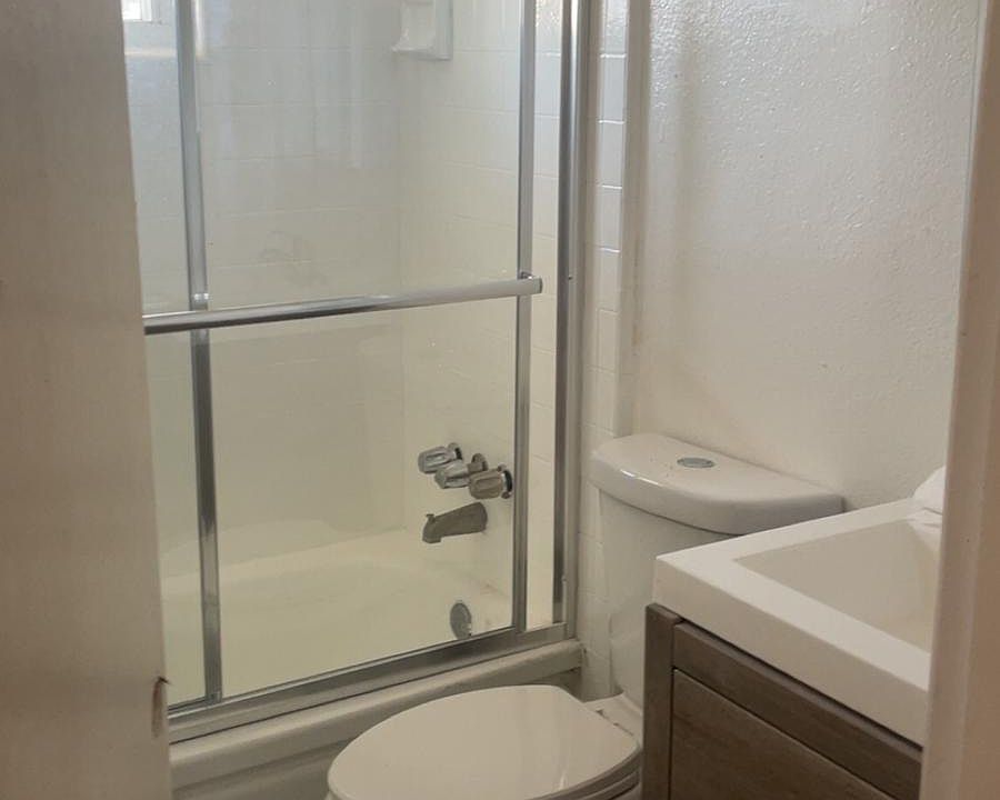2nd image of 1621 Nobili Ave APT 2
