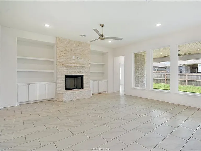 2900 Bombay Ct — Photo 5