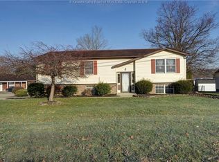 201 Taylor Dr, Hurricane, WV 25526