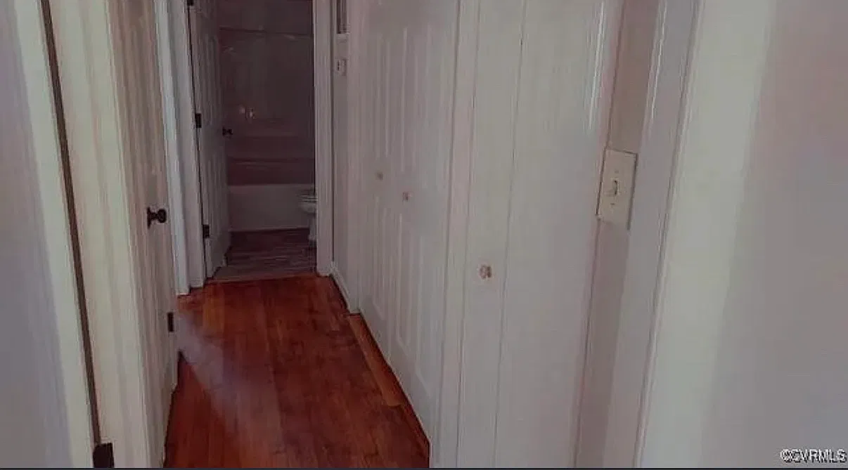 3 bed, 884 sqft, $1,650 — Photo 2
